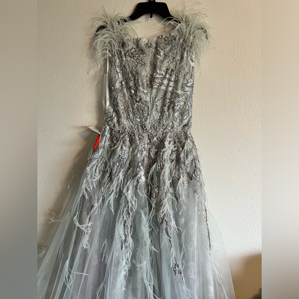 💜MAC DUGGAL SEQUINED FLUTTER CAP SLEEVE CUT OUT A LINE GOWN  #20259 - Picture 8 of 9